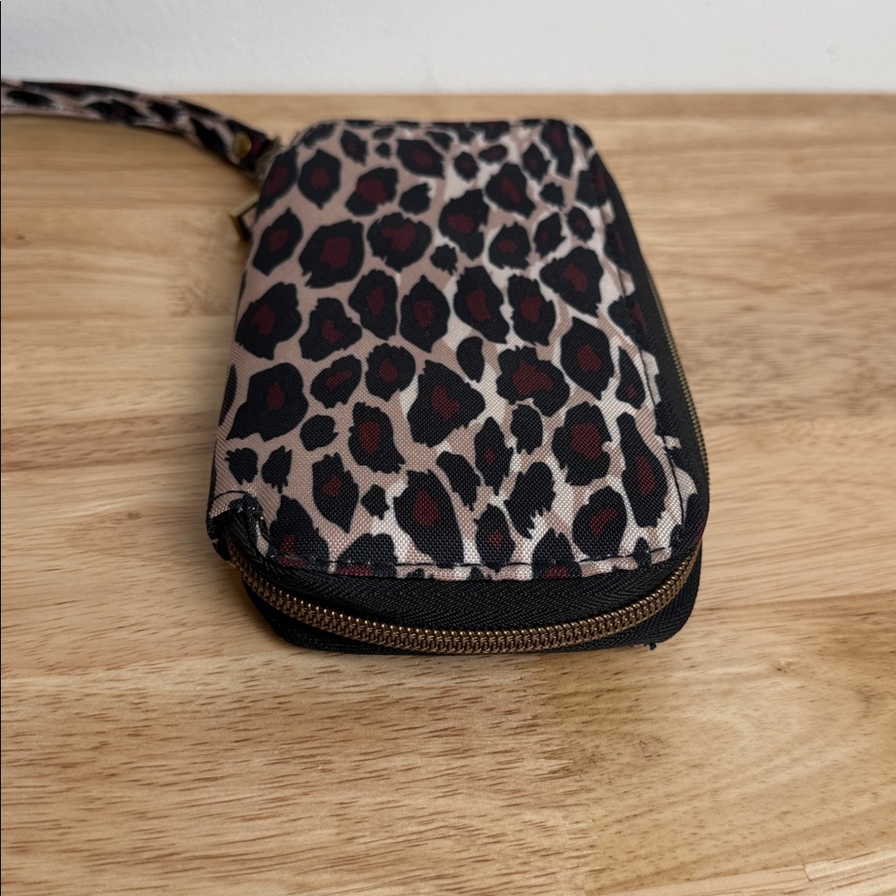 Travelon | Animal Print Wristlet with Strap | NWOT - Picture 11 of 14